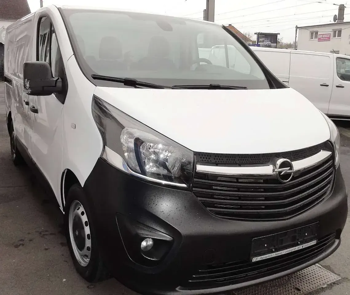 Gebraucht Opel Vivaro 95 PS (69 kW) 2017 Weiß Van / Kleinbus