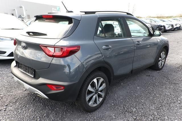 Perennialgrau metallic perennialgrau metallic Gebraucht 2021 Kia Stonic SUV | 16.302 € - Bild 1/4