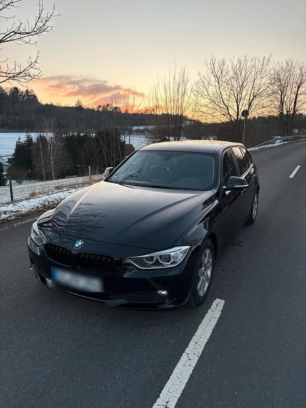 Schwarz Gebraucht 2013 BMW 320 Kombi | 7.500 € (Superpreis) - Bild 1/4