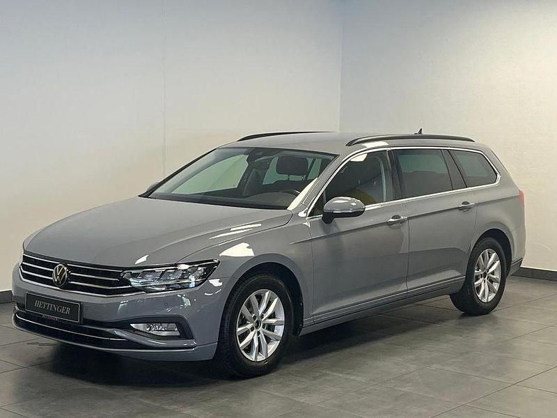 Mondsteingrau Gebraucht 2023 VW Passat Business Kombi | 26.900 € (Fairer Preis) - Bild 1/4