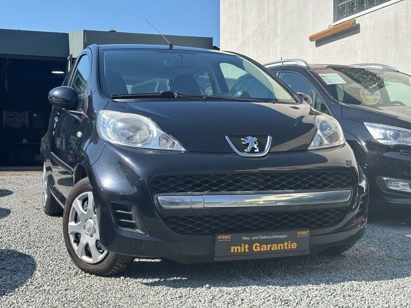 Gebraucht Peugeot 107 68 PS (50 kW) 2010 Schwarz Kleinwagen