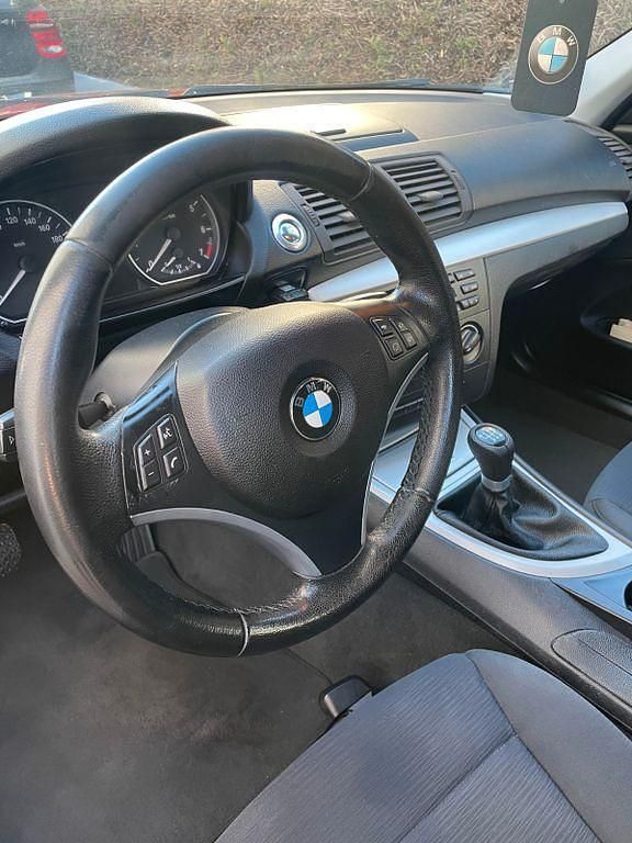 Gebraucht BMW 116 122 PS (89 kW) 2009 Rot Kleinwagen