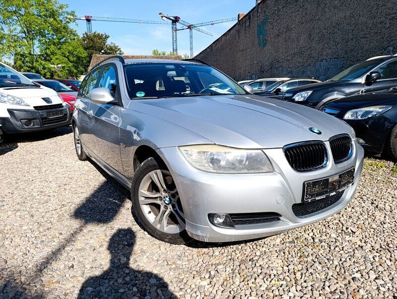 Silber Gebraucht 2009 BMW 318 Comfort Edition Kombi | 5.950 € (Fairer Preis) - Bild 1/4