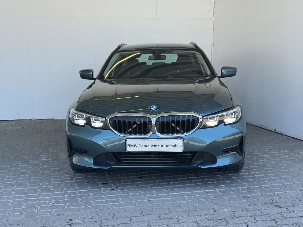 Gebraucht BMW 330e Advantage 292 PS (214 kW) 2021 Blau Limousine