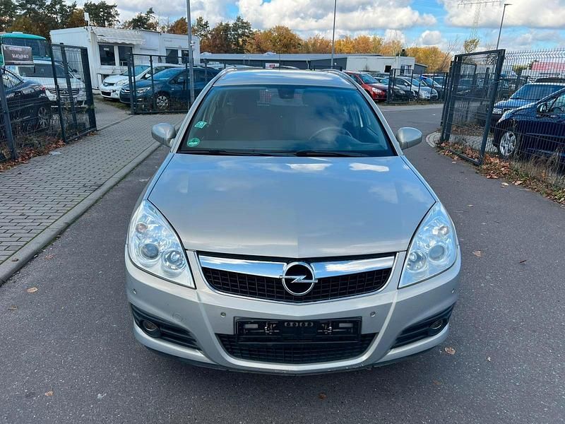 Gebraucht Opel Vectra Edition 140 PS (102 kW) 2007 Gold Kombi