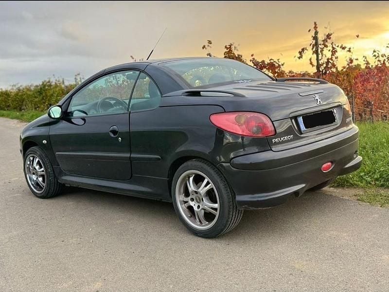 Gebraucht Peugeot 206 CC 109 PS (80 kW) 2005 Schwarz Cabrio