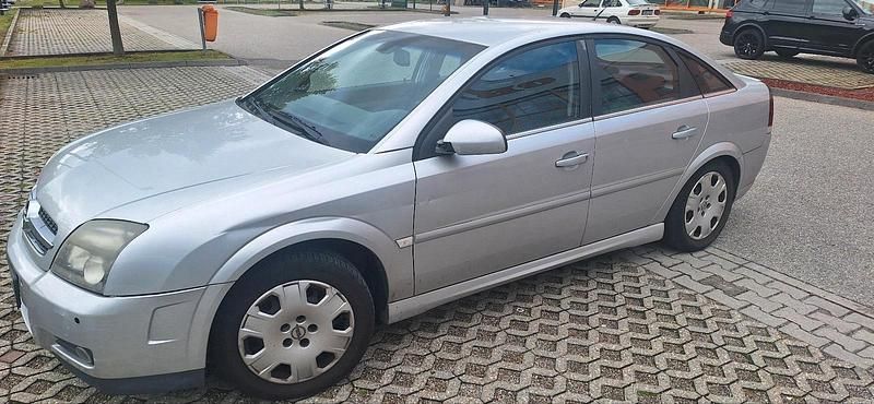 Silber Gebraucht 2003 Opel Vectra GTS Limousine | 300 € - Bild 1/4
