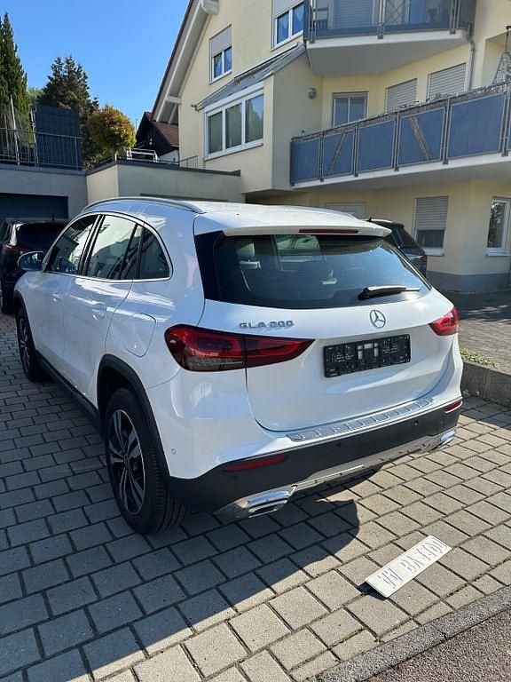 Usata Mercedes GLA200 163 CV (119 kW) 2020 Bianco SUV