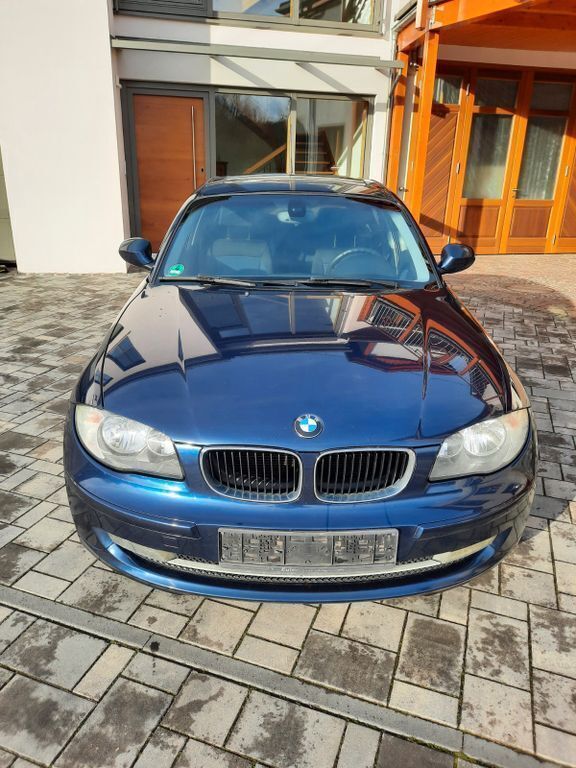 Blau Gebraucht 2010 BMW 118 Kleinwagen | 3.200 € (Guter Preis) - Bild 1/2