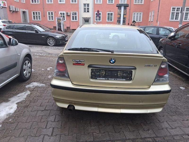 Gebraucht BMW 316 116 PS (85 kW) 2002 Gold Limousine