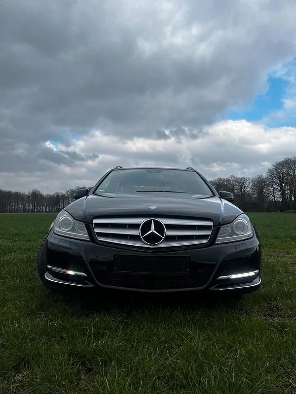 Gebraucht Mercedes C250 204 PS (150 kW) 2011 Schwarz Kombi