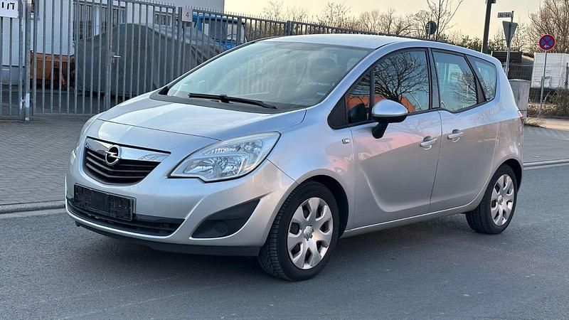 Gebraucht Opel Meriva Edition 101 PS (74 kW) 2011 Silber Van / Kleinbus