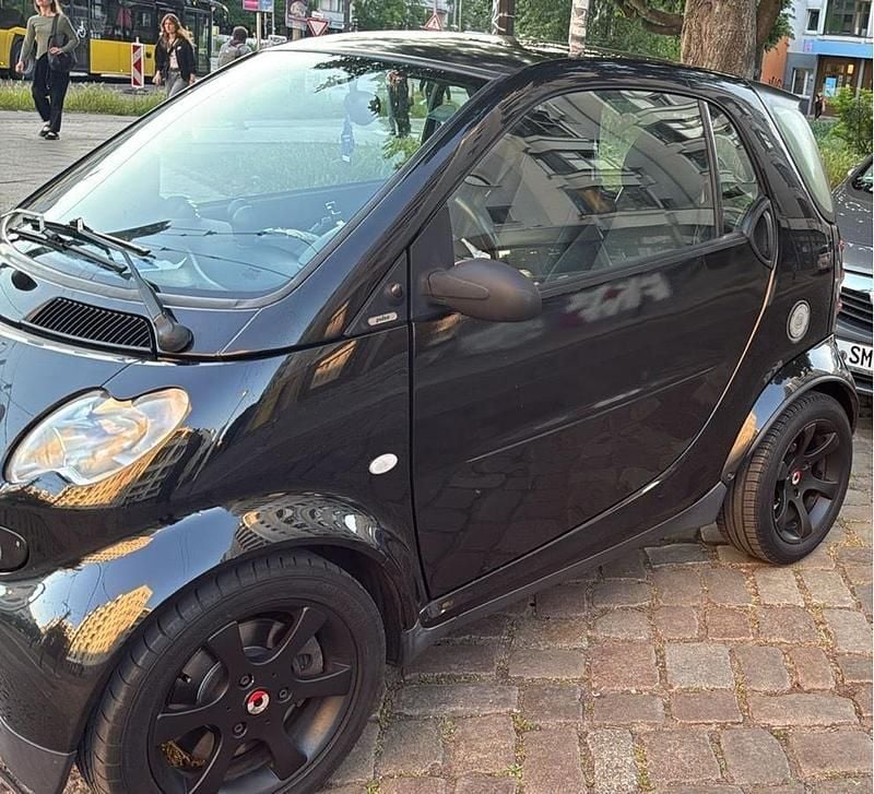 Schwarz Gebraucht 2005 Smart ForTwo Coupé Coupé | 1.999 € (Fairer Preis) - Bild 1/4