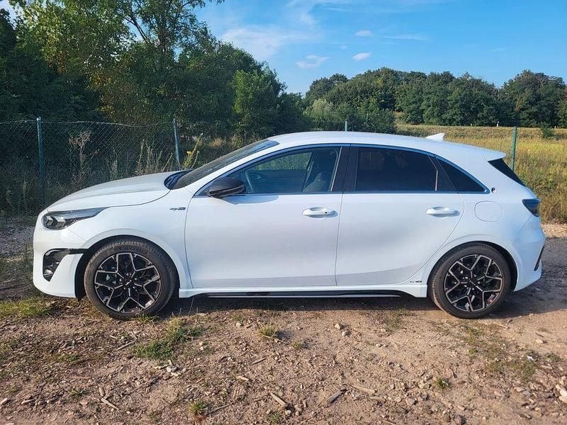 Gebraucht Kia Ceed GT-Line 140 PS (102 kW) 2024 Weiß Kleinwagen