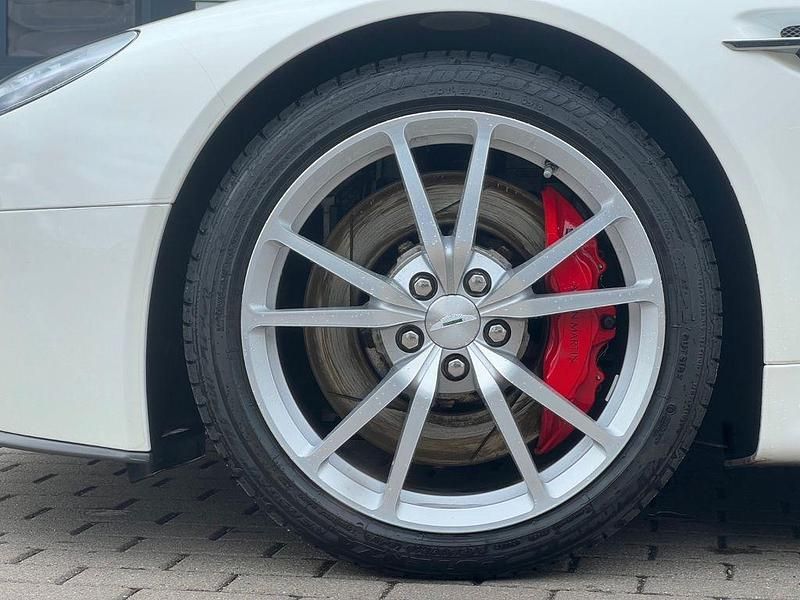 Gebraucht Aston Martin V8 Vantage 426 PS (313 kW) 2017 Weiß Coupé