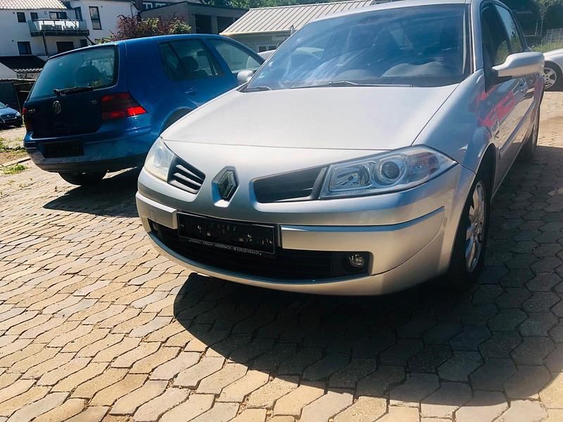 Grau Gebraucht 2007 Renault Mégane II Limousine | 1.999 € - Bild 1/4