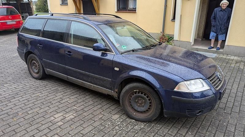 Gebraucht VW Passat 101 PS (74 kW) 2002 Blau Kombi