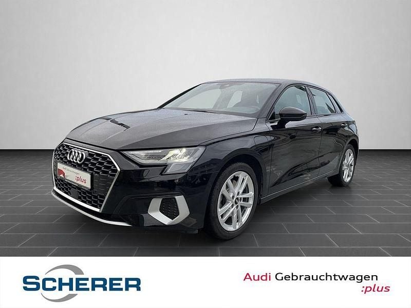Brillantschwarz Gebraucht 2022 Audi A3 Sport Limousine | 23.490 € (Fairer Preis) - Bild 1/4