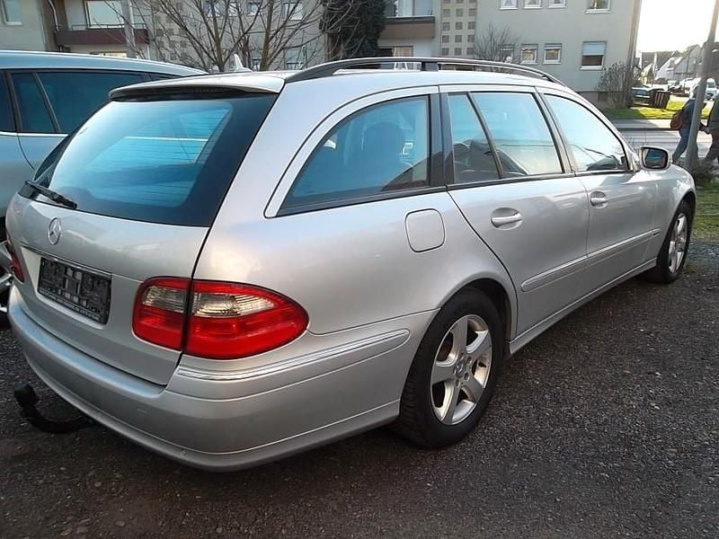 Gebraucht Mercedes E220 170 PS (125 kW) 2007 Silber Kombi