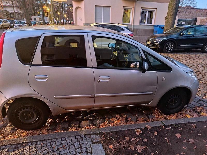 Grau Gebraucht 2007 Mitsubishi Colt Kleinwagen | 3.200 € (Etwas zu teuer) - Bild 1/4