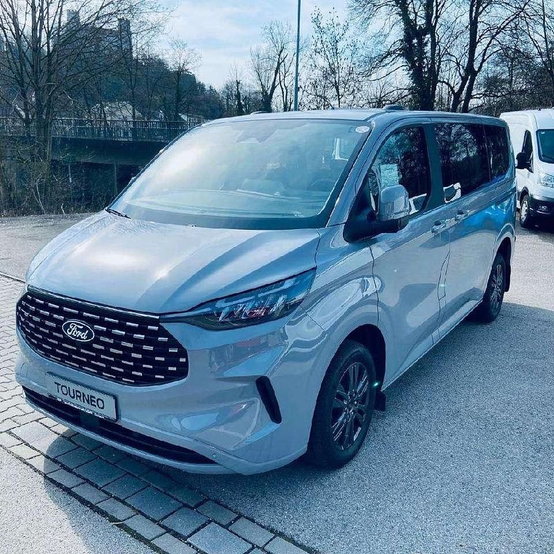 Gebraucht Ford Tourneo Titanium 150 PS (110 kW) 2024 Fancygrau Van / Kleinbus