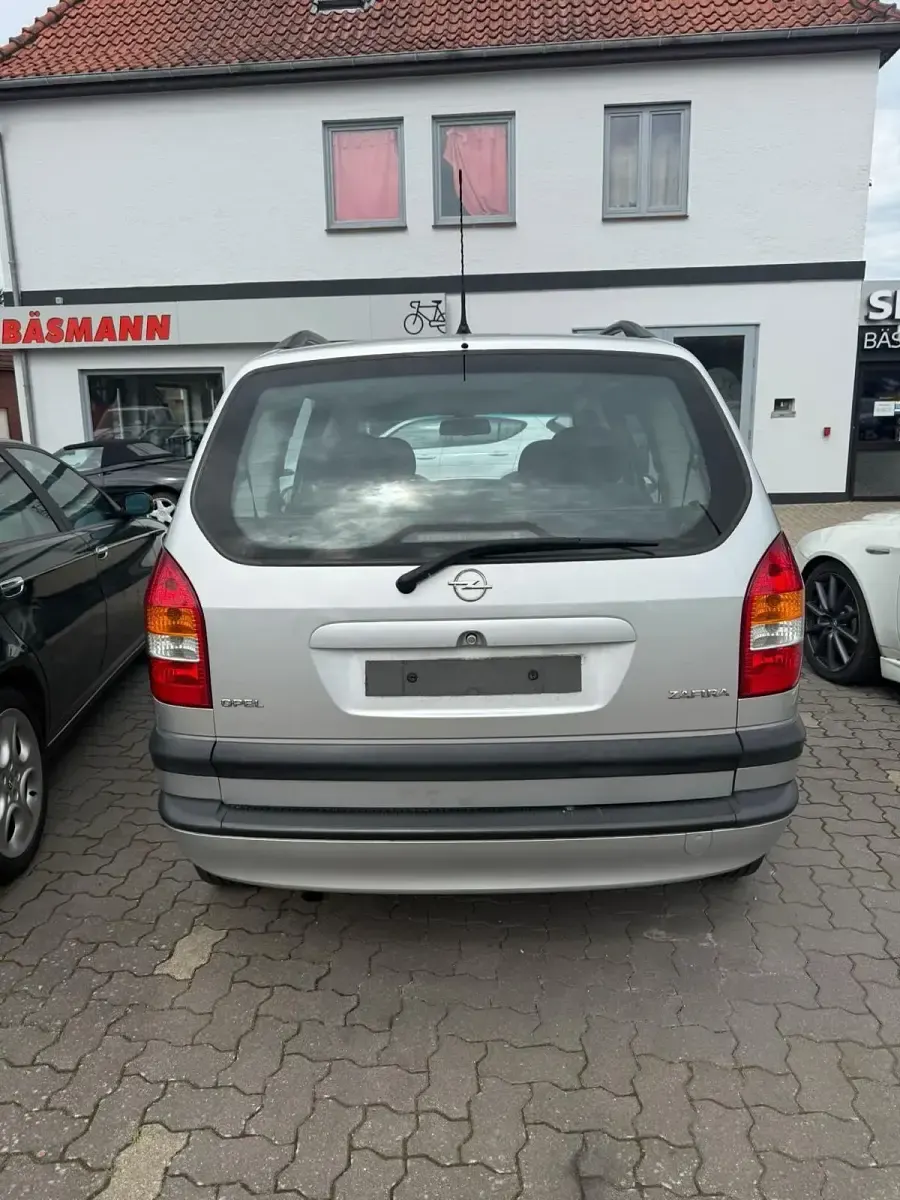 Gebraucht Opel Zafira 125 PS (91 kW) 2002 Silber Van / Kleinbus