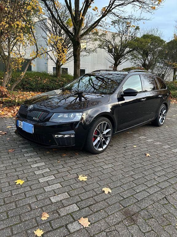 Schwarz Gebraucht 2016 Skoda Octavia RS Kombi | 18.999 € (Fairer Preis) - Bild 1/4