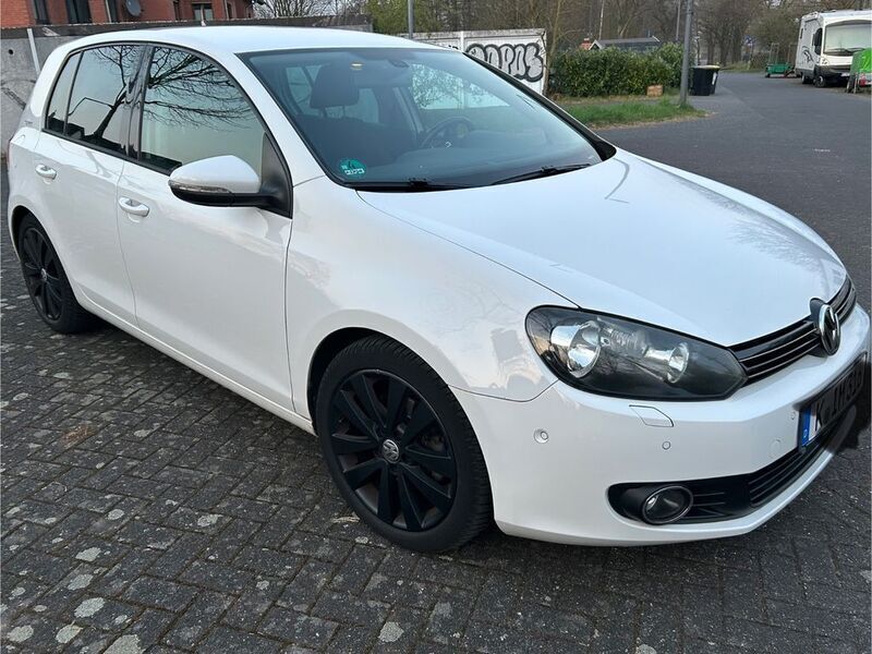 Weiß Gebraucht 2010 VW Golf VI Team Limousine | 5.699 € (Fairer Preis) - Bild 1/4