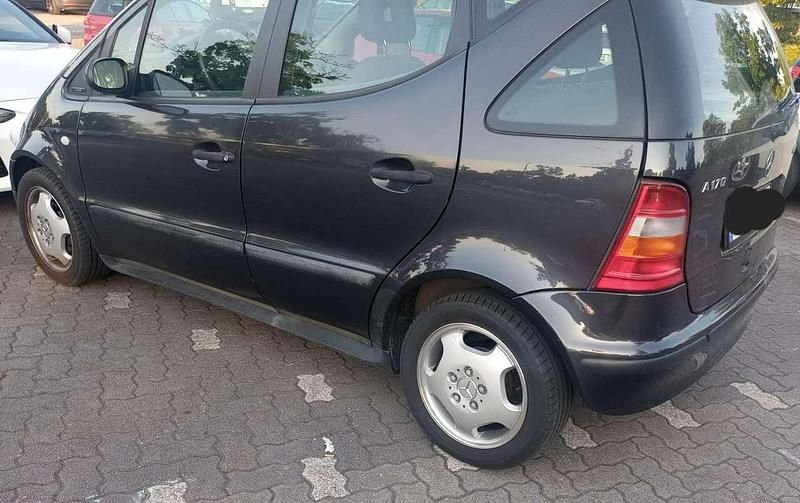 Grau Gebraucht 2001 Mercedes A170 Limousine | 1.000 € (Etwas zu teuer) - Bild 1/4