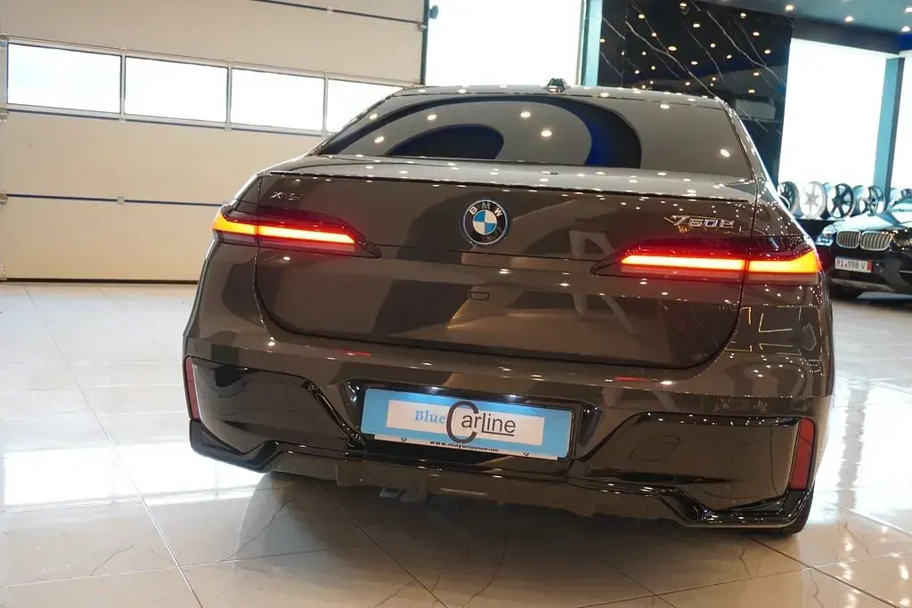 Gebraucht BMW 750e M Sport 313 PS (230 kW) 2024 Grau Limousine