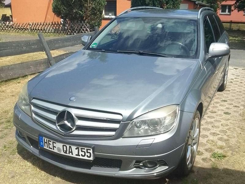 Grau Gebraucht 2008 Mercedes 220 Kombi | 3.600 € - Bild 1/4