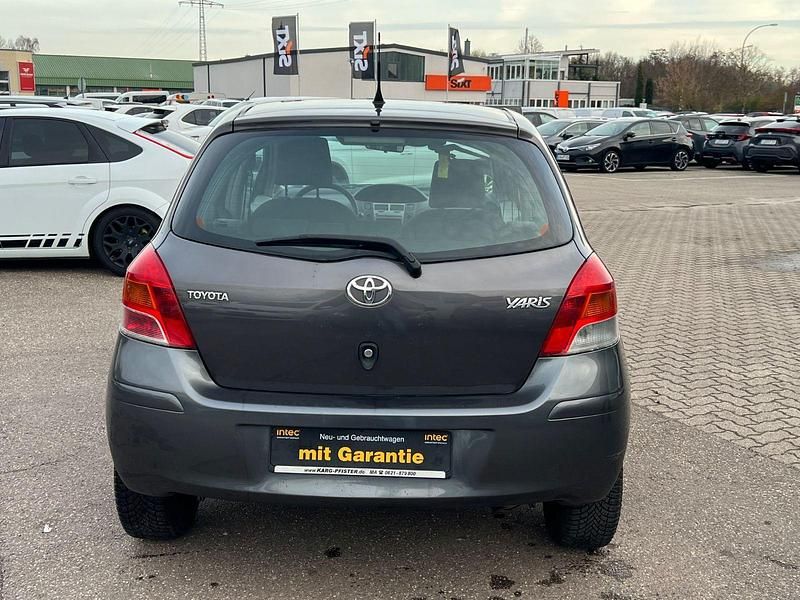 Gebraucht Toyota Yaris Cool 69 PS (50 kW) 2010 Grau Kleinwagen