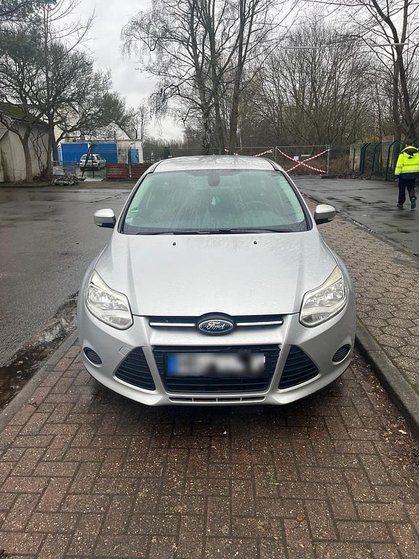 Gebraucht Ford Focus 116 PS (85 kW) 2014 Grau Kombi