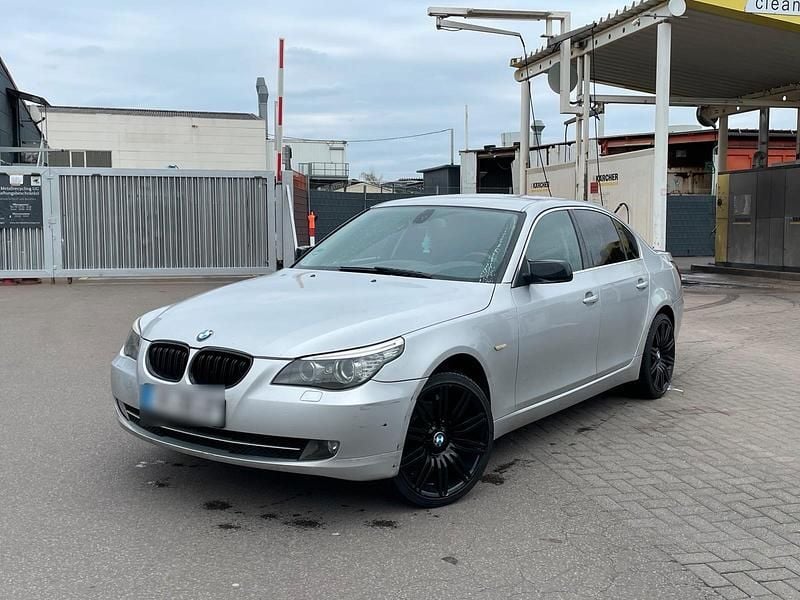 Gebraucht BMW 525 197 PS (144 kW) 2009 Silber Limousine