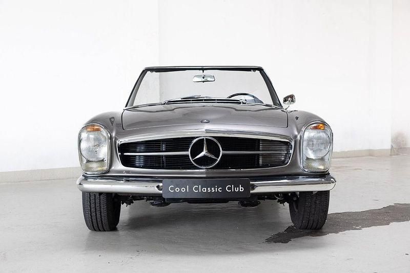 Gebraucht Mercedes 230 150 PS (110 kW) 1966 Grau Cabrio