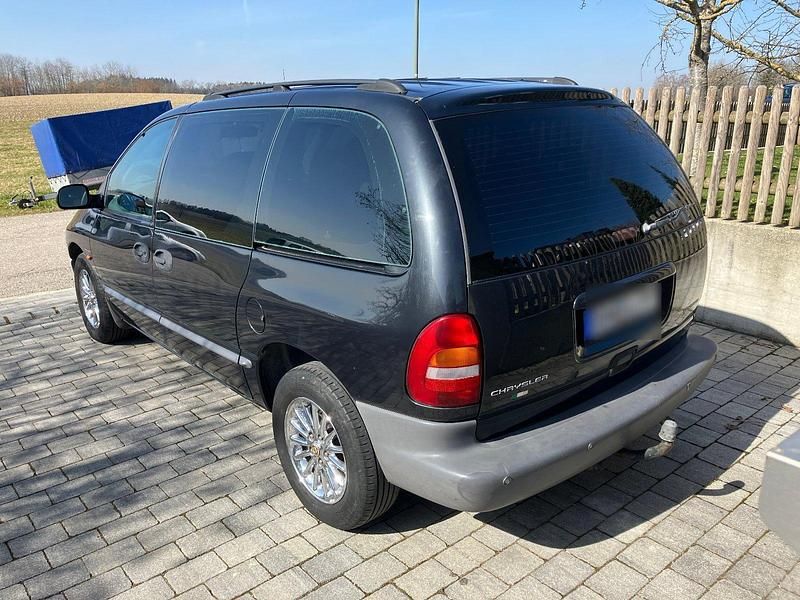 Gebraucht Chrysler Voyager 133 PS (97 kW) 2001 Schwarz Van / Kleinbus