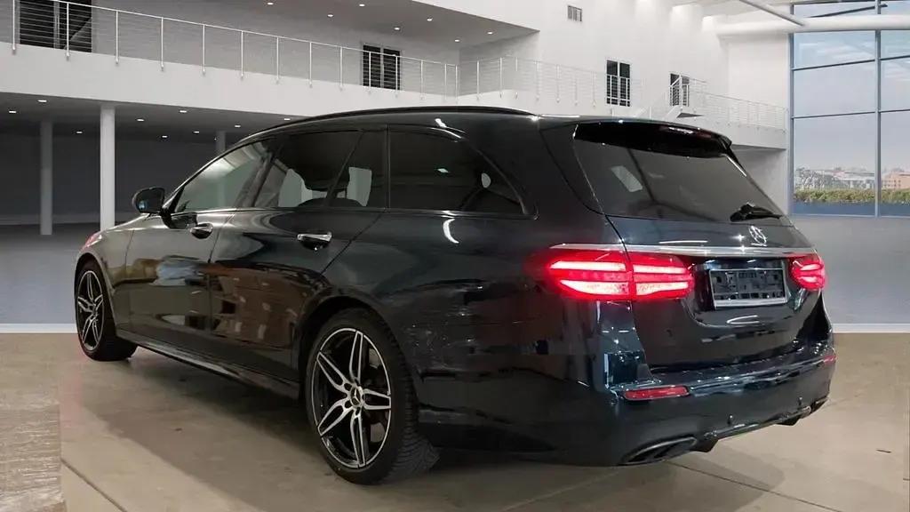 Gebraucht Mercedes E43 AMG AMG 401 PS (294 kW) 2018 Blau Limousine