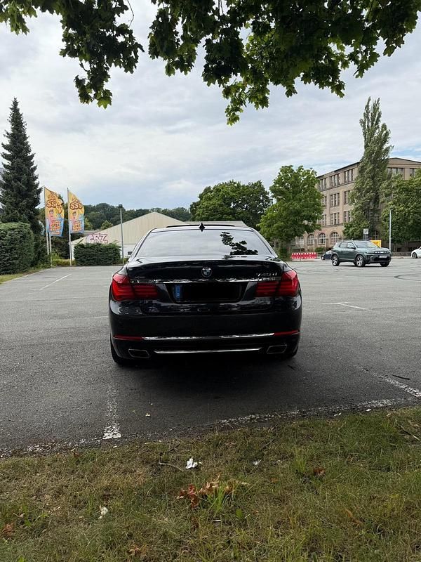 Gebraucht BMW 740 Performance 313 PS (230 kW) 2012 Grau Limousine