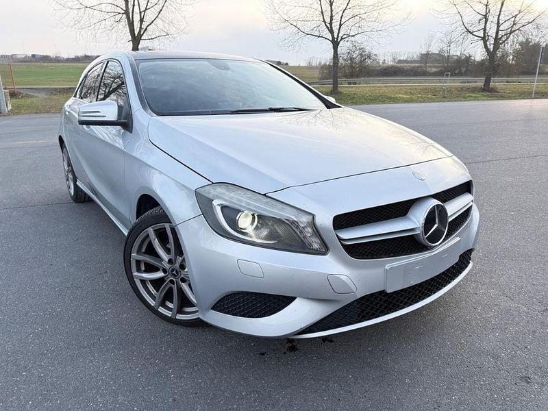 Gebraucht Mercedes A180 109 PS (80 kW) 2012 Silber Limousine