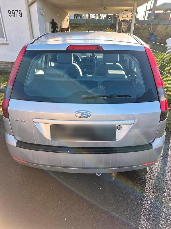 Gebraucht Ford Fiesta 80 PS (58 kW) 2005 Silber Kleinwagen