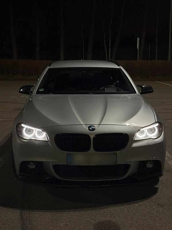 Gebraucht BMW 520 190 PS (139 kW) 2015 Grau Kombi