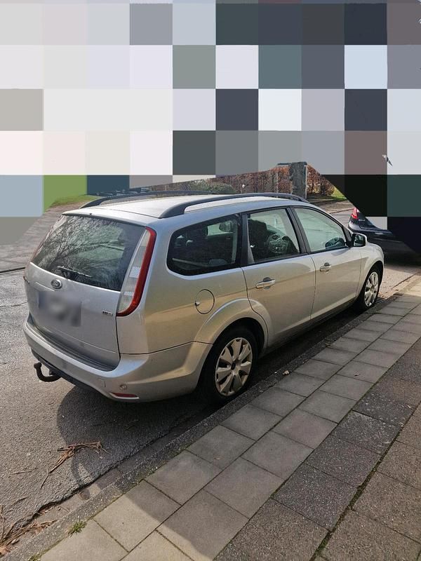 Gebraucht Ford Focus 109 PS (80 kW) 2009 Silber Kombi