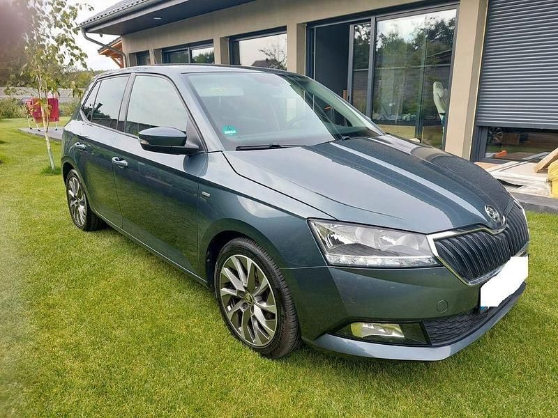 Grau Gebraucht 2021 Skoda Fabia Clever Limousine | 11.900 € (Guter Preis) - Bild 1/4