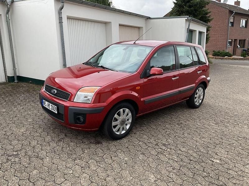 Rot Gebraucht 2009 Ford Fusion Ambiente Limousine | 4.400 € (Fairer Preis) - Bild 1/4