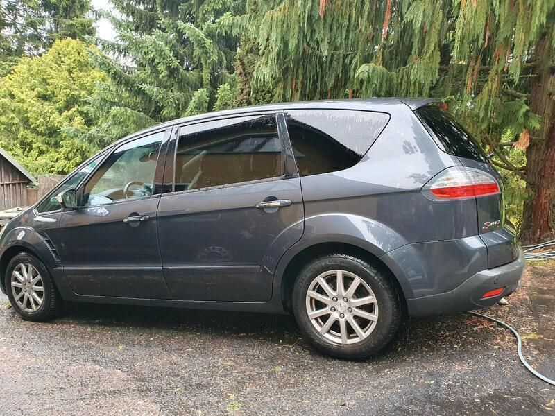 Grau Gebraucht 2008 Ford S-MAX Titanium Van / Kleinbus | 2.700 € (Fairer Preis) - Bild 1/4