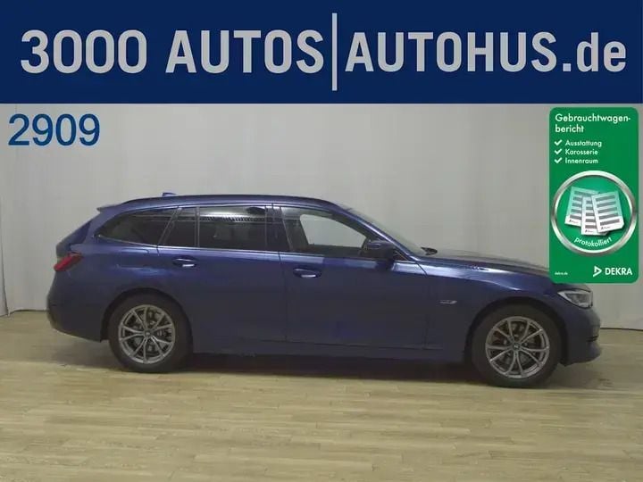 Saphirschwarz metallic Gebraucht 2022 BMW 330e Luxury Line | 34.922 € (Superpreis) - Bild 1/2