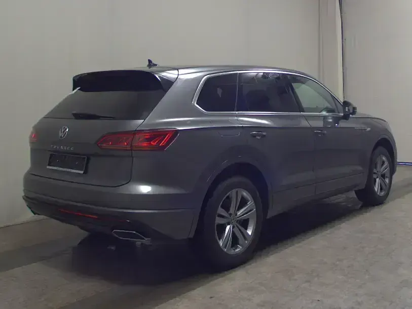 Second-hand VW Touareg R-line 231 CP (169 kW) 2022 Gri SUV