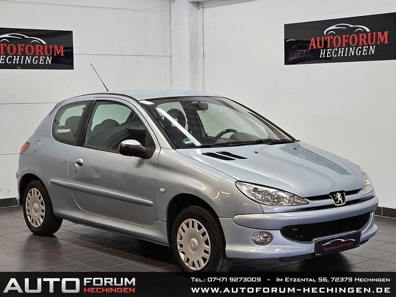 Grau Gebraucht 2003 Peugeot 206 Tendance Limousine | 1.500 € (Fairer Preis) - Bild 1/4