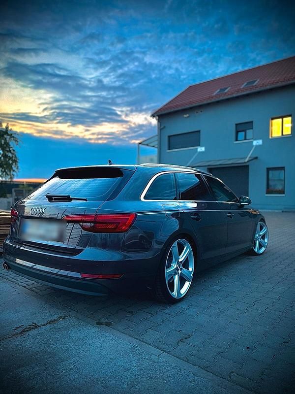 Braun Gebraucht 2016 Audi A4 Sport Kombi | 13.000 € (Fairer Preis) - Bild 1/4