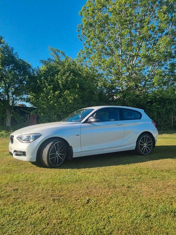 Weiß Gebraucht 2014 BMW 114 Sport Line Kleinwagen | 9.000 € (Fairer Preis) - Bild 1/4